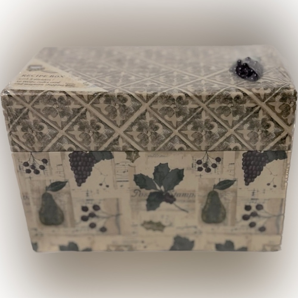 🍄NWT Recipe Box Grape Design 50 Recipe Cards 8 Dividers Shopping List